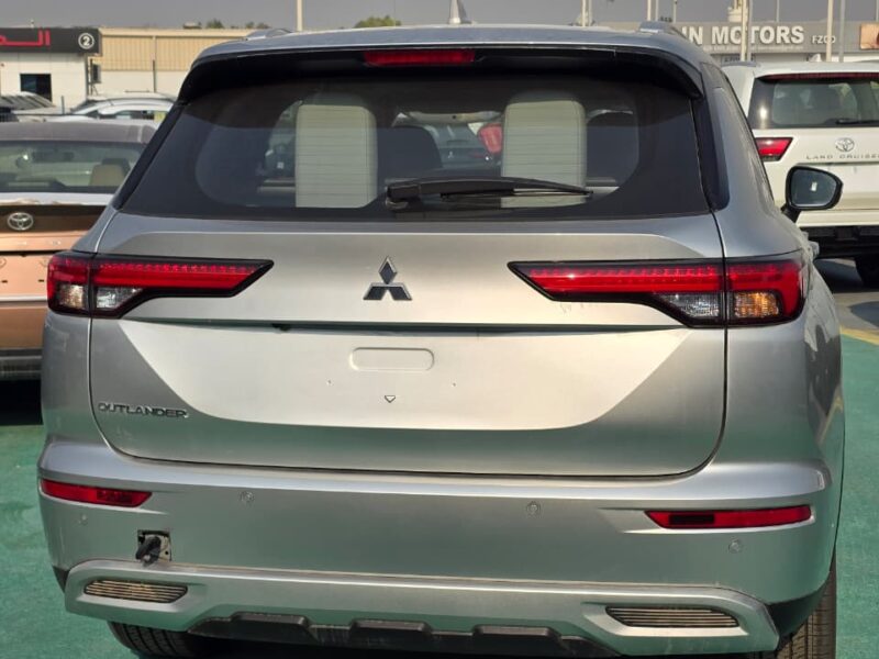 2026 Mitsubishi Outlander H Line 2.5 Litres 4 Cylinders Petrol Engine Silver Grey SUV GCC