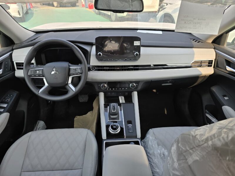 2026 Mitsubishi Outlander H Line 2.5 Litres 4 Cylinders Petrol Engine Silver Grey SUV GCC
