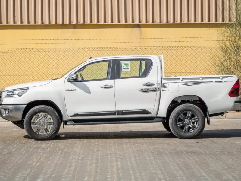 2026 Toyota Hilux SR5 2.7 Litres 4 Cylinders Petrol 4WD Manual White Red Pickup Truck GCC