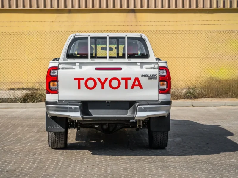 2026 Toyota Hilux SR5 2.7 Litres 4 Cylinders Petrol 4WD Manual White Red Pickup Truck GCC