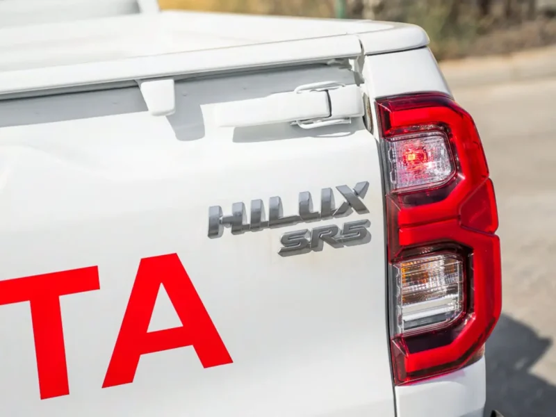 2026 Toyota Hilux SR5 2.7 Litres 4 Cylinders Petrol 4WD Manual White Red Pickup Truck GCC