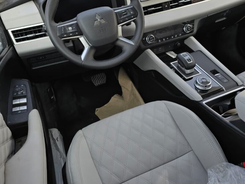 2026 Mitsubishi Outlander H Line 2.5 Litres 4 Cylinders Petrol Engine Silver Grey SUV GCC