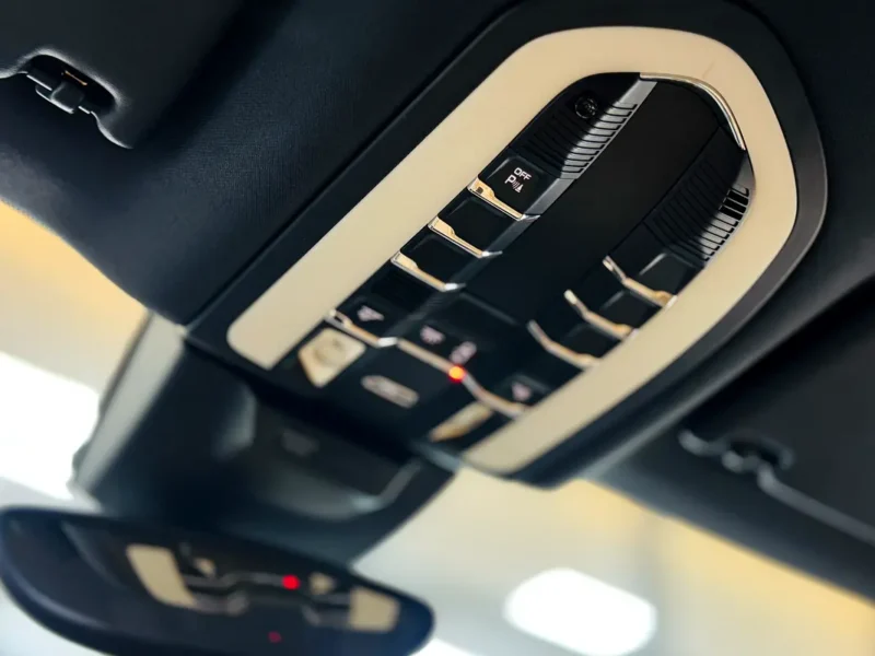 2018 Porsche Macan 2.0L turbocharged 4 Cylinders Petrol Engine White Brown SUV GCC Spec