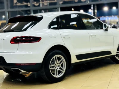2018 Porsche Macan 2.0L turbocharged 4 Cylinders Petrol Engine White Brown SUV GCC Spec