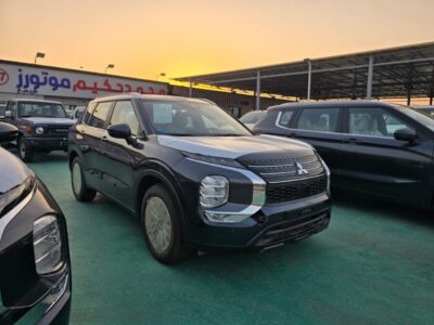 2026 Mitsubishi Outlander M Line 2.5 Litres 4 Cylinders Petrol Engine Black Grey SUV