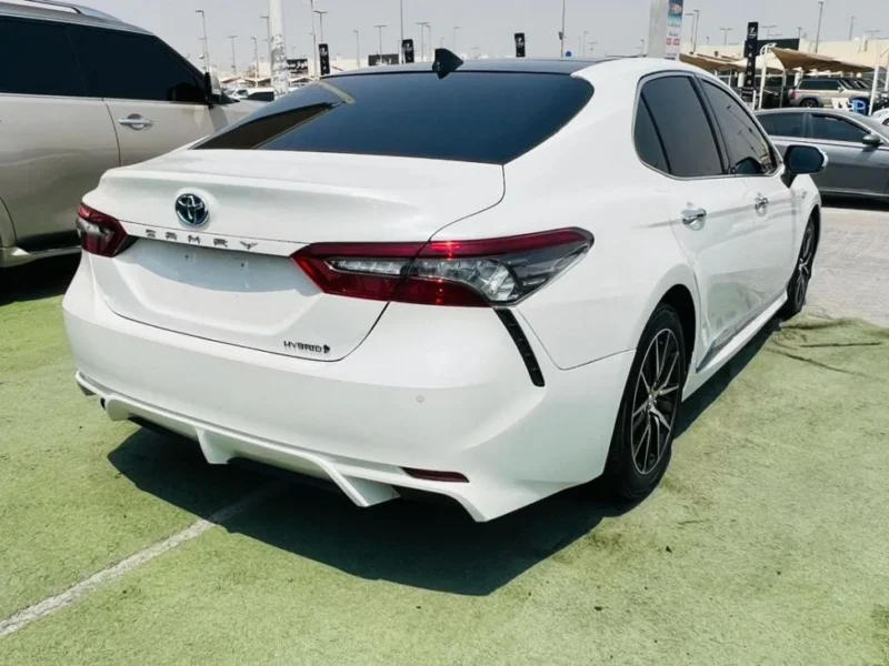 2023 Toyota Camry LUMIERE HEV 2.5 Litres V4 Engine White Beige Sedan GCC Specs