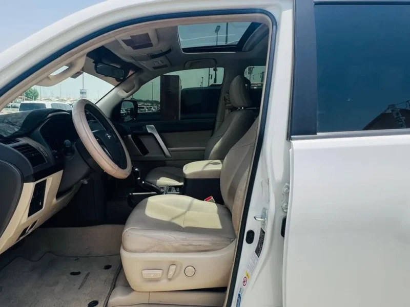 2018 TOYOTA LAND CRUISER VXR 4.0 Litres V6 Petrol Engine Grey Beige SUV GCC Specs