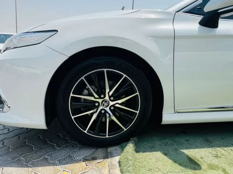 2023 Toyota Camry LUMIERE HEV 2.5 Litres V4 Engine White Beige Sedan GCC Specs