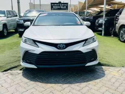 2023 Toyota Camry LUMIERE HEV 2.5 Litres V4 Engine White Beige Sedan GCC Specs