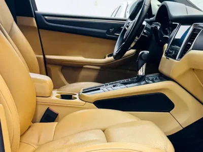 2018 Porsche Macan 2.0L turbocharged 4 Cylinders Petrol Engine White Brown SUV GCC Spec