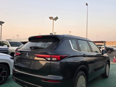 2026 Mitsubishi Outlander M Line 2.5 Litres 4 Cylinders Petrol Engine Black Grey SUV
