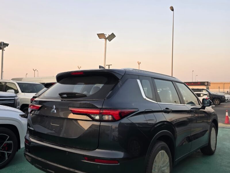 2026 Mitsubishi Outlander M Line 2.5 Litres 4 Cylinders Petrol Engine Black Grey SUV