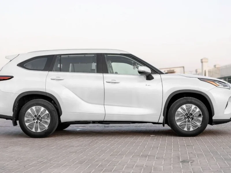 2026 Toyota Highlander GLE 2.5L 4-Cylinder Hybrid Engine White Grey SUV GCC Specs