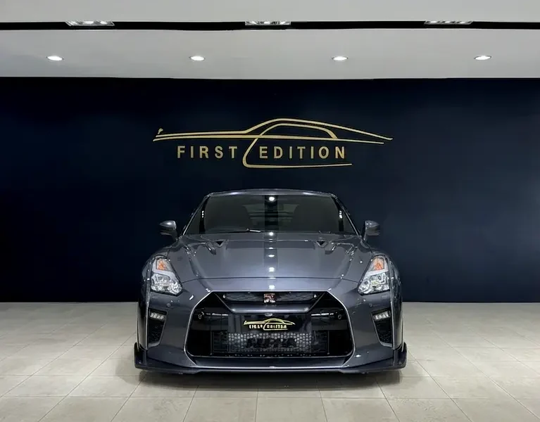 2019 Nissan GT-R Nismo 3.8L V6 Twin-Turbo Engine Grey Black Sports Car European Specs