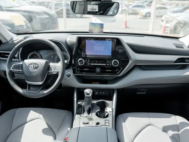 2026 Toyota Highlander GLE 2.5L 4-Cylinder Hybrid Engine White Grey SUV GCC Specs