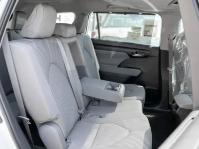 2026 Toyota Highlander GLE 2.5L 4-Cylinder Hybrid Engine White Grey SUV GCC Specs