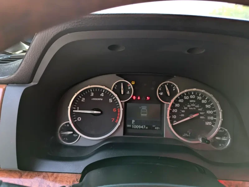 2014 Toyota Tundra CrewMax .7L i-Force V8 Petrol Engine White Brown Pickup Truck GCC Specs