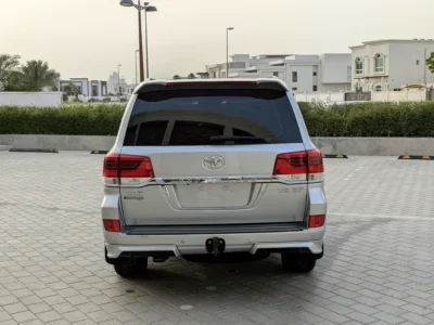 2019 Toyota Land Cruiser VXR Grand Touring 5.7L V8 Petrol Engine Silver Brown SUV GCC Specs
