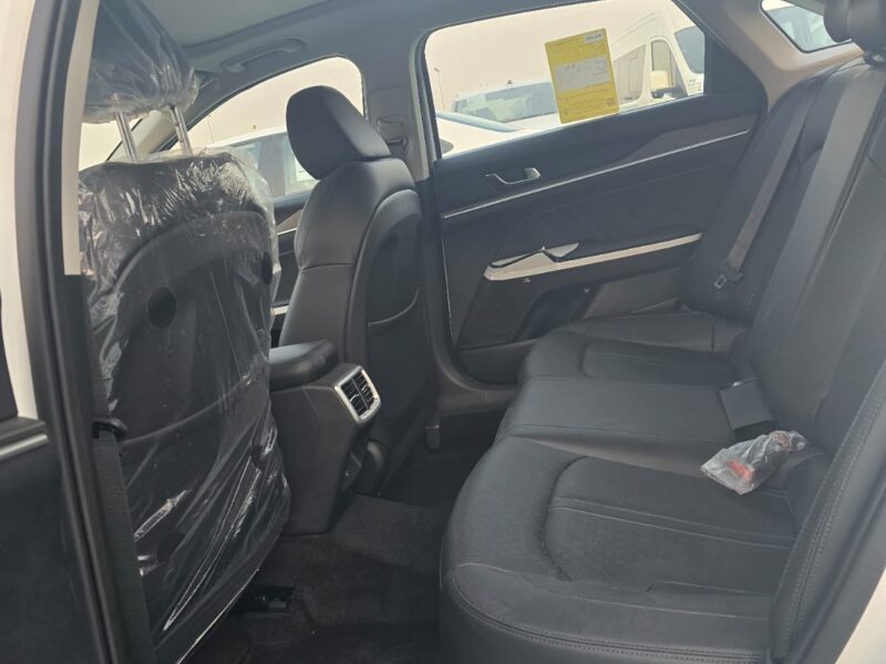 2026 Kia K5 2.5 Litres Naturally Aspirated 4-cylinder Engine White Black Sedan GCC Specs