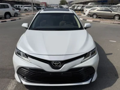 2020 Toyota Camry SE 2.5 Litres 4-cylinder Petrol Engine White Beige Sedan GCC Specs