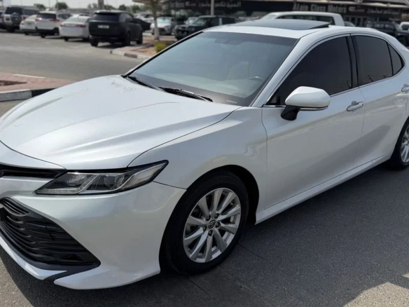 2020 Toyota Camry SE 2.5 Litres 4-cylinder Petrol Engine White Beige Sedan GCC Specs