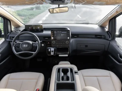 2025 Hyundai Staria Comfort 3.5 Litres 6 Cylinders Petrol Engine Black Beige Van GCC Specs
