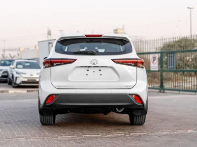 2026 Toyota Highlander GLE 2.5L 4-Cylinder Hybrid Engine White Grey SUV GCC Specs