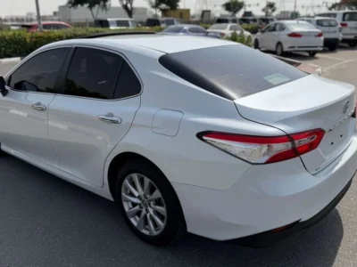 2020 Toyota Camry SE 2.5 Litres 4-cylinder Petrol Engine White Beige Sedan GCC Specs