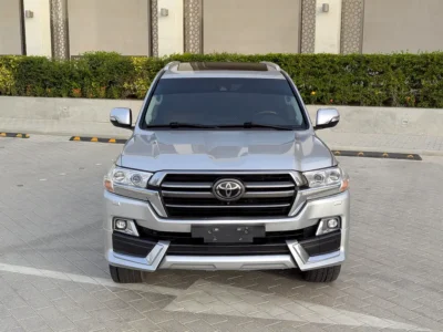 2019 Toyota Land Cruiser VXR Grand Touring 5.7L V8 Petrol Engine Silver Brown SUV GCC Specs