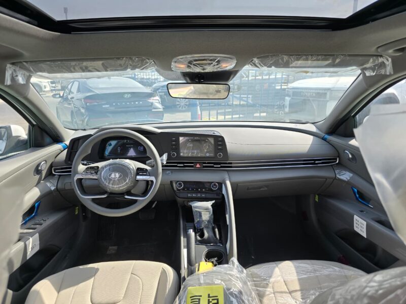 2026 HYUNDAI ELANTRA 2.0L Smartstream MPi 4 Cylinder Petrol Engine White Beige Sedan
