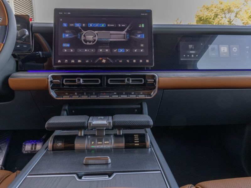 2025 Dongfeng M Hero M917 Luxury Off-Road EV Black Tan SUV Fully Loaded GCC Specs