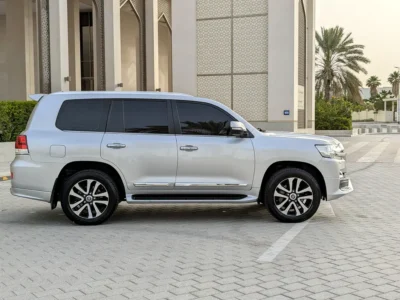 2019 Toyota Land Cruiser VXR Grand Touring 5.7L V8 Petrol Engine Silver Brown SUV GCC Specs