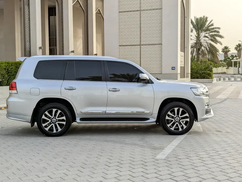 2019 Toyota Land Cruiser VXR Grand Touring 5.7L V8 Petrol Engine Silver Brown SUV GCC Specs