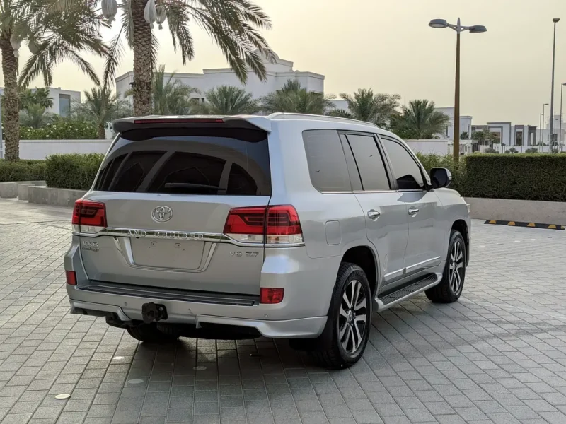 2019 Toyota Land Cruiser VXR Grand Touring 5.7L V8 Petrol Engine Silver Brown SUV GCC Specs