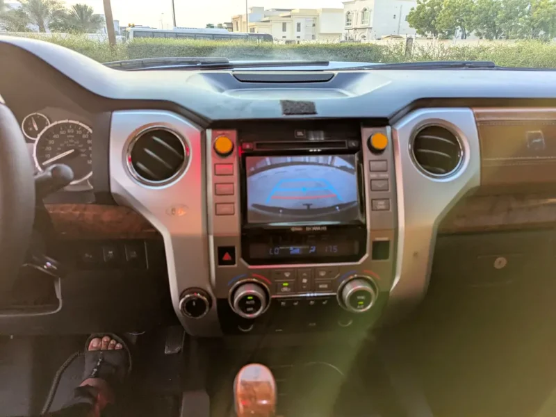 2014 Toyota Tundra CrewMax .7L i-Force V8 Petrol Engine White Brown Pickup Truck GCC Specs