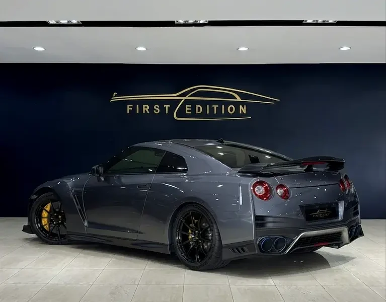 2019 Nissan GT-R Nismo 3.8L V6 Twin-Turbo Engine Grey Black Sports Car European Specs