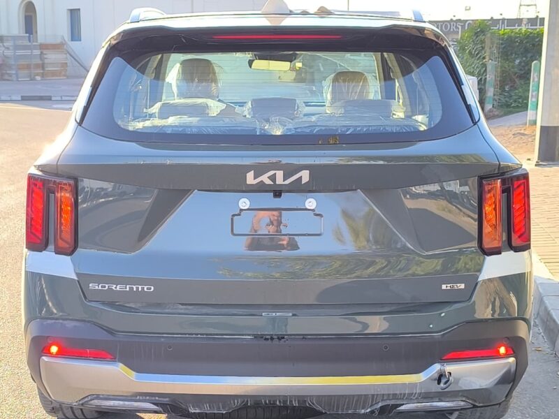 2026 Kia Sorento 2.5 Litres 4-Cylinder Petrol Engine Green Beige SUV GCC Specs FULL OPTION