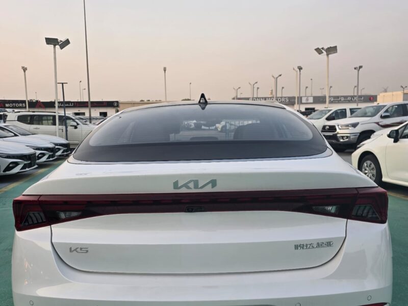 2026 Kia K5 2.5 Litres Naturally Aspirated 4-cylinder Engine White Black Sedan GCC Specs