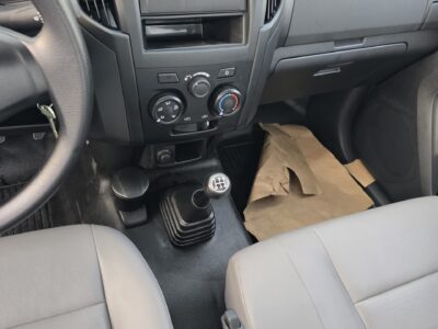 2026 ISUZU D-MAX Single Cab 2.5L Common Rail 4 Cylinder Turbo Diesel Silver Beige Pickup