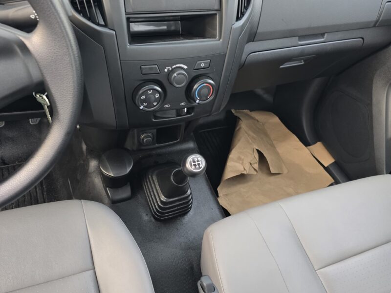 2026 ISUZU D-MAX Single Cab 2.5L Common Rail 4 Cylinder Turbo Diesel Silver Beige Pickup