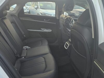 2026 Kia K5 2.5 Litres Naturally Aspirated 4-cylinder Engine White Black Sedan GCC Specs