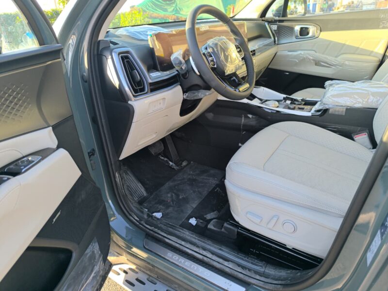 2026 Kia Sorento 2.5 Litres 4-Cylinder Petrol Engine Green Beige SUV GCC Specs FULL OPTION