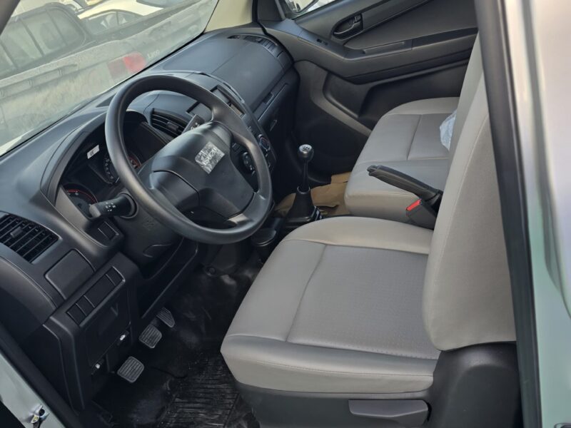 2026 ISUZU D-MAX Single Cab 2.5L Common Rail 4 Cylinder Turbo Diesel Silver Beige Pickup