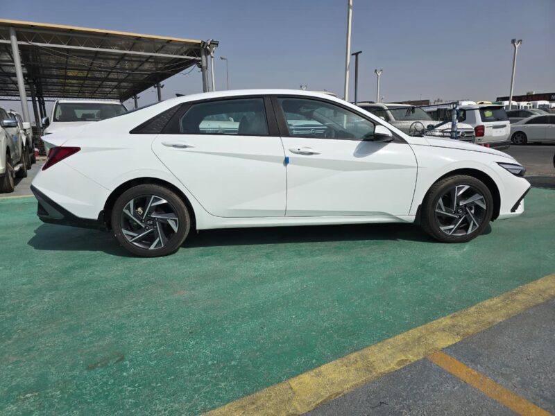 2026 HYUNDAI ELANTRA 2.0L Smartstream MPi 4 Cylinder Petrol Engine White Beige Sedan
