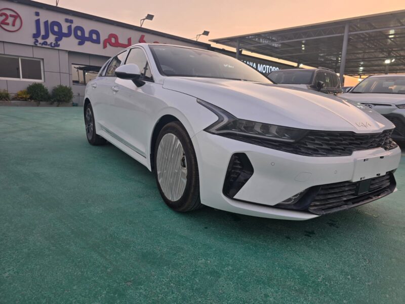 2026 Kia K5 2.5 Litres Naturally Aspirated 4-cylinder Engine White Black Sedan GCC Specs