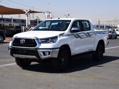 2026 Toyota Hilux SR5 2.7 Litres 4 Cylinders Petrol Engine White Maroon Pickup Truck GCC