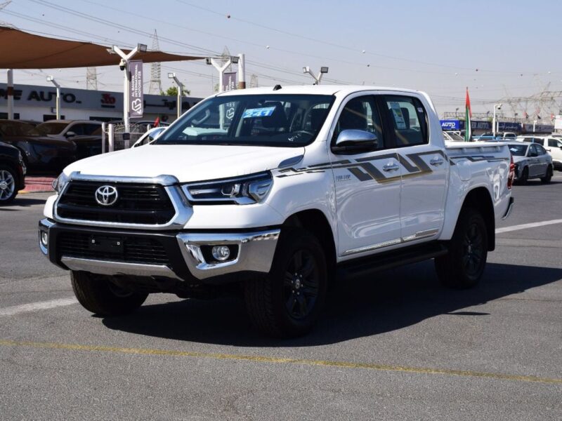 2026 Toyota Hilux SR5 2.7 Litres 4 Cylinders Petrol Engine White Maroon Pickup Truck GCC