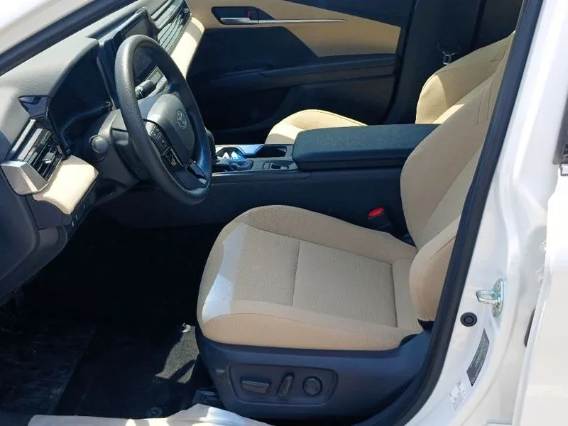 2025 Toyota Camry E 2.5 Litres 4 Cylinders Petrol Engine White Beige Sedan GCC Specs Automatic