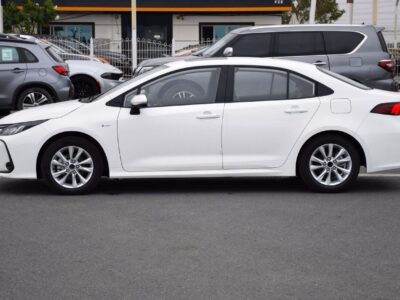2025 Toyota Corolla XLI EXECUTIVE HEV 1.8L 4 Cylinders Engine White Grey Sedan GCC