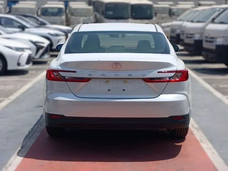 2025 Toyota Camry E 2.5 Litres 4 Cylinders Petrol Engine White Beige Sedan GCC Specs Automatic